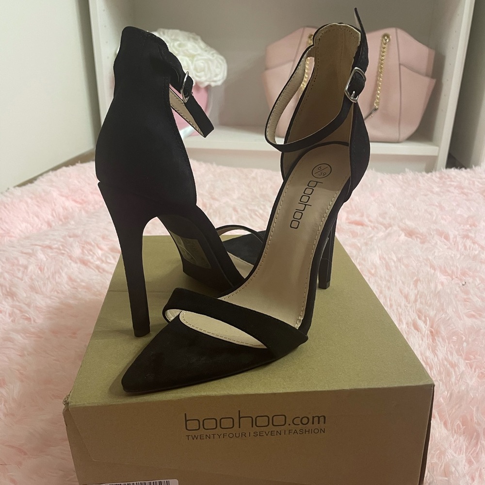 BooHoo Point toe heels Never worn size 8